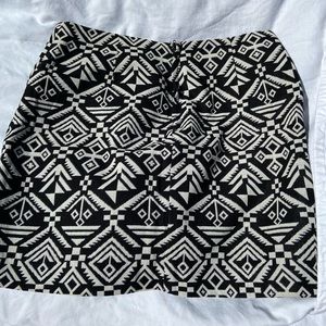 Black and white pattern mini skirt.